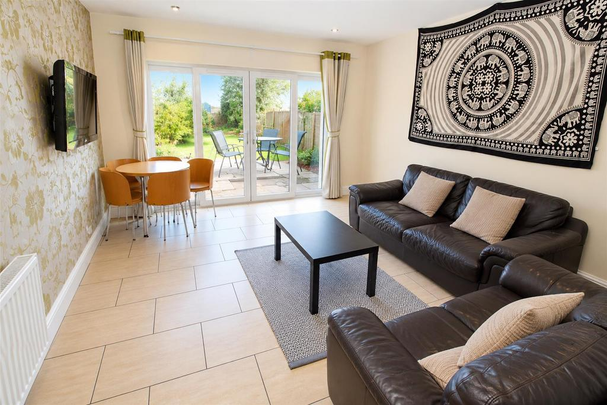 7 bedroom private hall to rent - Photo 1
