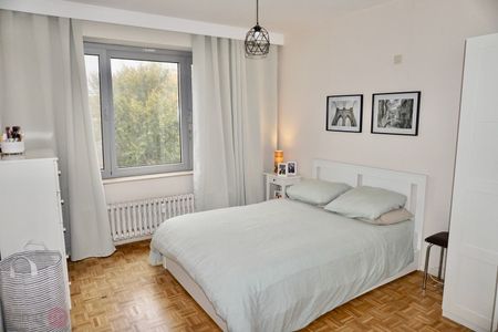 Centraal maar rustig gelegen appartement met drie slaapkamers - Photo 4