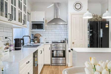 Spacious 4 Bedroom Family Home in the Heart of Mawson Lakes - Photo 2