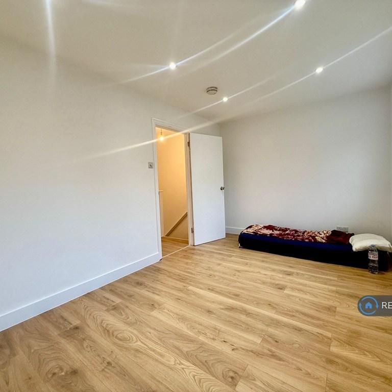 3 bedroom detached house to rent - Photo 1