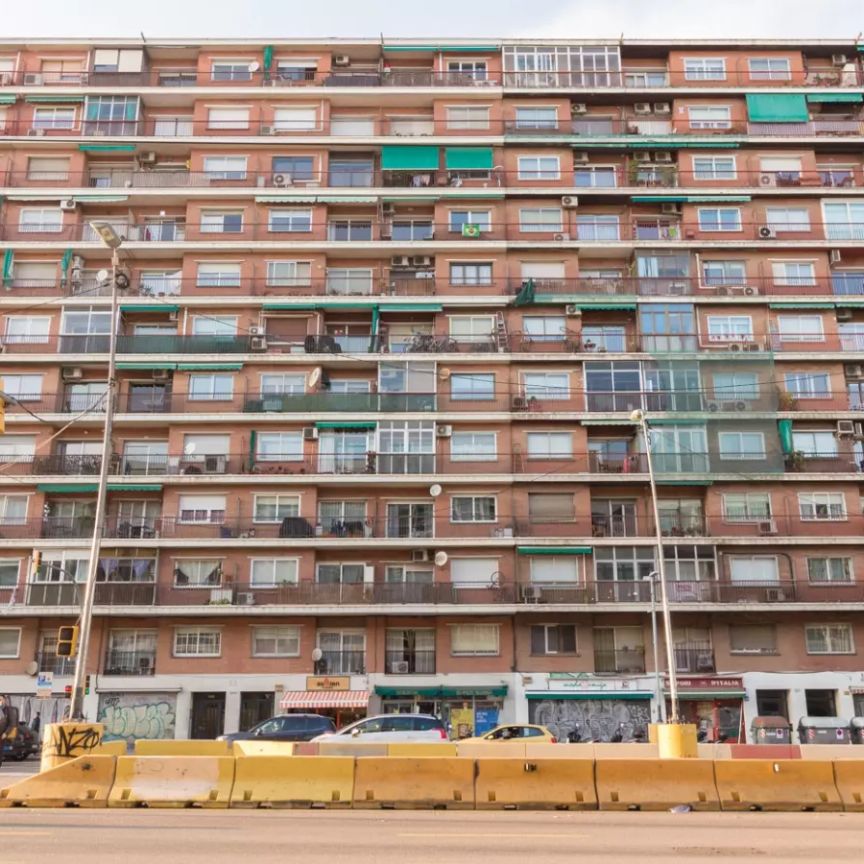 3-bedroom apartment for rent in El Clot, Barcelona with all bills included. - Photo 1