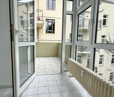 Wintergarten • 2-Raum-Wohnung • Balkon • Laminat • Bad mit Wanne & ... - Foto 1