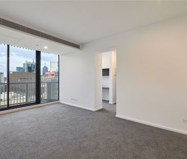 1607/560 Lonsdale Street - Photo 2