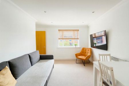 2 bedroom Flat To Let - Photo 2