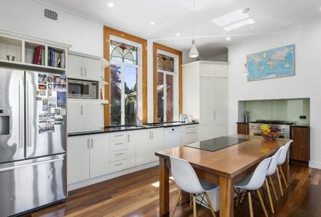 Spacious furnished private room in Central City (Power, Internet included) - Photo 2