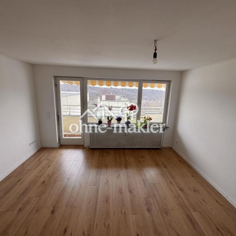 ERSTBEZUG| Tipptopp frisch renovierte 3 1/2 ZWG im Grünen mit Aussicht |TG und Aufzug - Foto 1