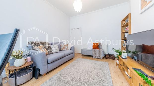 2 bedroom ground floor flat to rent - Photo 1