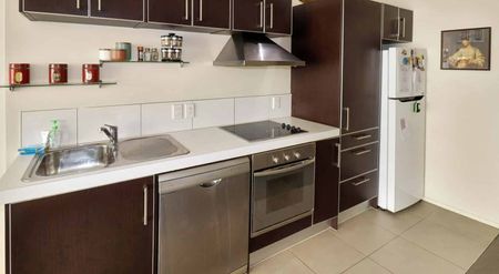 2-Bedroom Apartment – Prime Cuba Street Location - Photo 3