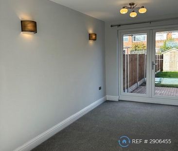 3 bedroom semi-detached house to rent - Photo 2