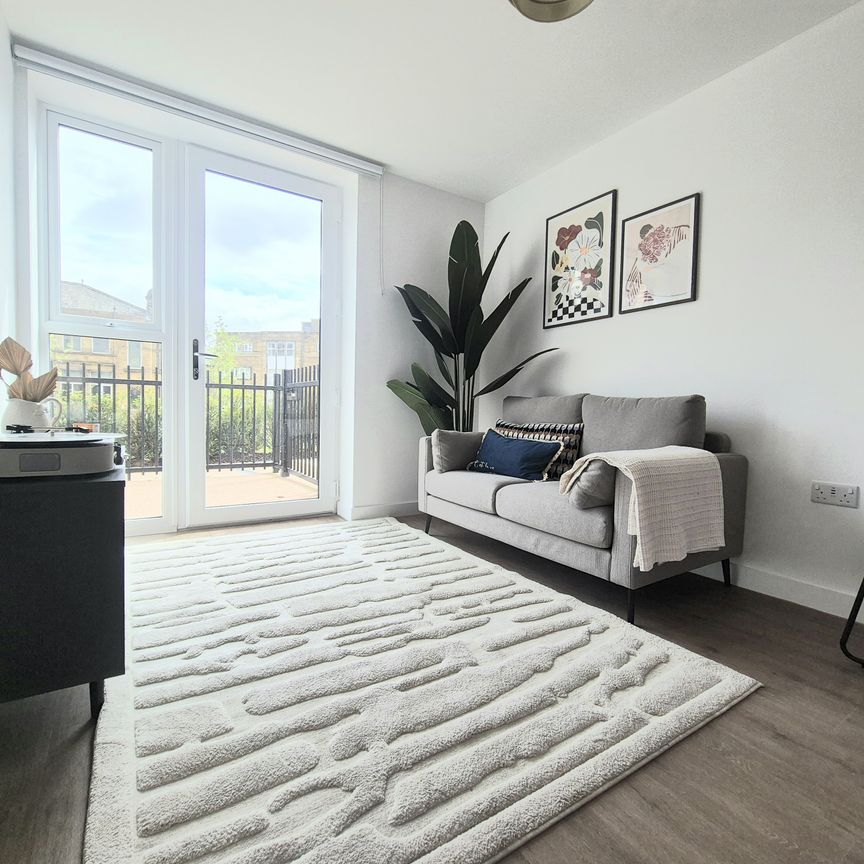 Cow Green, Halifax - Photo 1