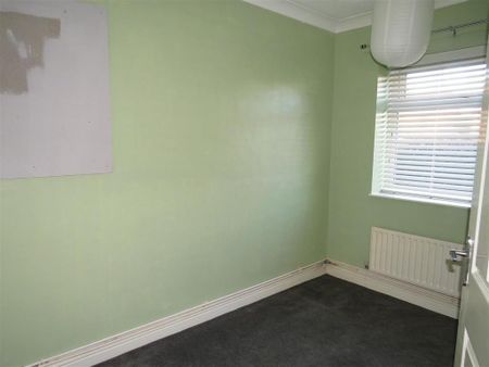 3 bedroom flat to rent - Photo 4