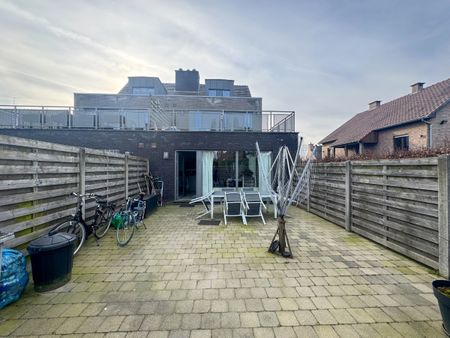 Gelijkvloers app. met 2 slpk, terras en carport in Tongerlo - Photo 2