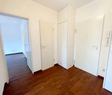 HELLE 2-ZIMMERWOHNUNG MIT GROßEM BALKON ZU MIETEN! - Foto 1