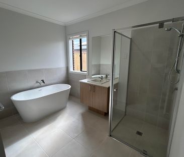 45 Baldwin Rd, Traralgon VIC 3844 - House For Rent | Domain - Photo 2