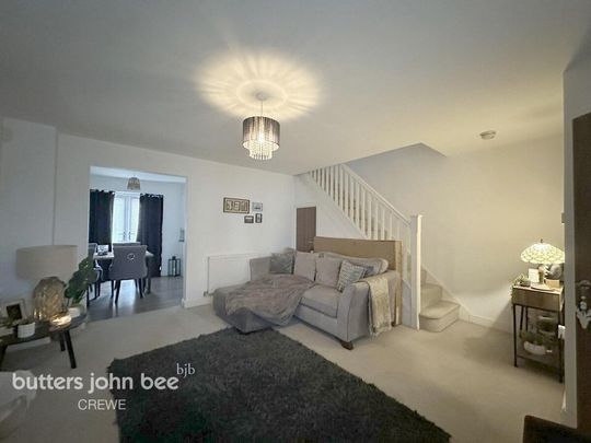 3 bedroom semi-detached house to rent - Photo 1