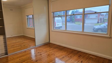 2 Garden Grove, Beverly Hills NSW 2209 - House For Rent | Domain - Photo 3