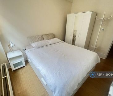 1 bedroom in a flat share to rent - Photo 2