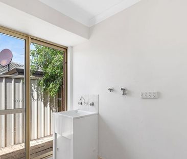 16 Daley Close, Atwell WA 6164 - Photo 4