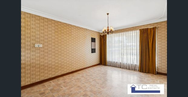 Funky retro property - Photo 1