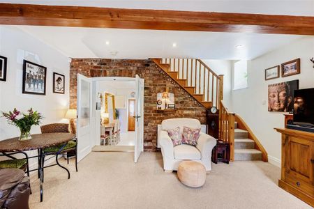 4 bedroom cottage to rent - Photo 2