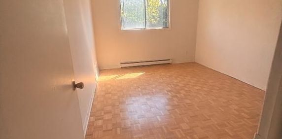 Grand 4 1/2 Longueuil rue Front - Photo 2