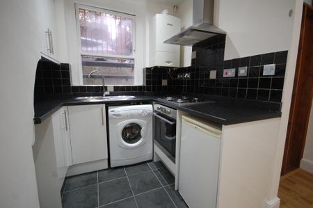 1 bedroom flat to rent - Photo 2