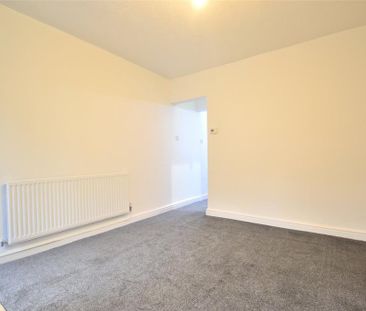 2 bedroom end of terrace house to rent - Photo 4