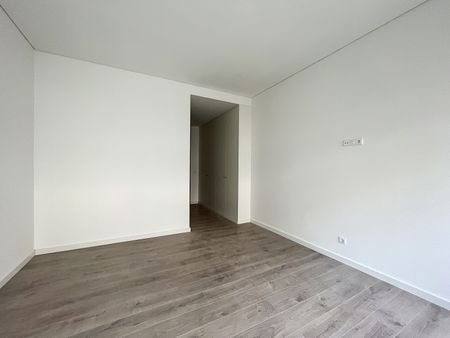 4 bedroom apartment of unique and sublime architecture situated in the center of Leiria - Photo 5