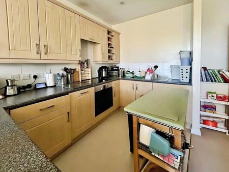 2 bedroom Flat To Let - Photo 5