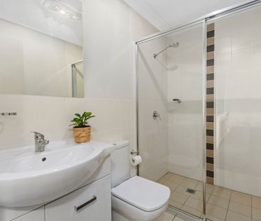 Central, Spacious & Convenient ! - Photo 3