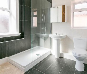 3 bedroom flat to rent - Photo 6