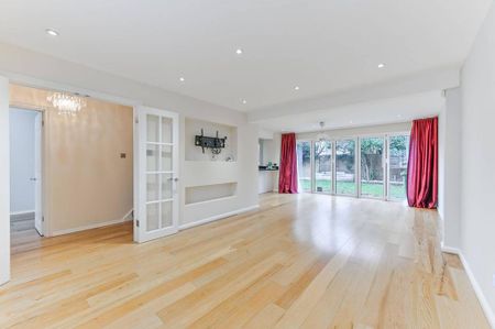 4 bedroom end of terrace house to rent - Photo 2