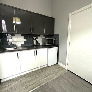 Alfred Road, London - Photo 2