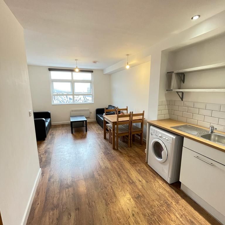 Southampton Street Room 2 - Photo 1