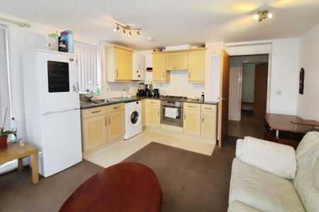 2 bedroom flat to rent - Photo 4