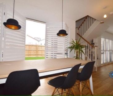 3 bedroom semi-detached house to rent - Photo 2