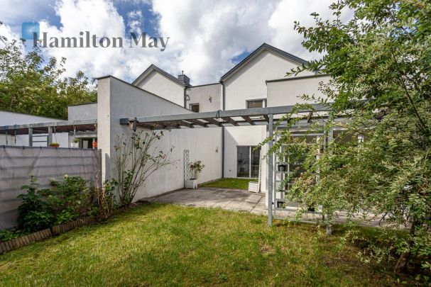 Dom w zabudowie szeregowej z ogrodem na Targówku - Zdjęcie 1