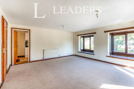 3 bedroom flat to rent - Photo 3