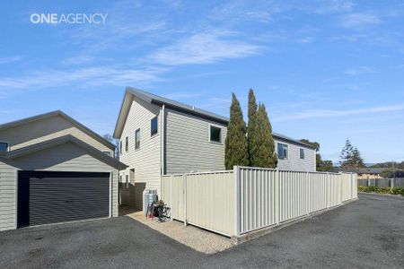 Stylish, Spacious & Low Maintenance - Photo 5