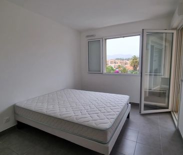Location Appartement 2 pièces 39m² ST LAURENT DU VAR 06700 - Photo 1
