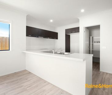 4-bedroom house in Cranbourne East! - Photo 6