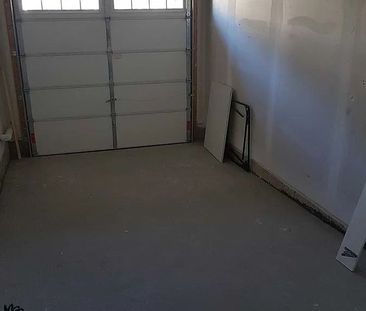 For Lease - 302 Clay Stones Street, Newmarket, Ontario - Photo 3