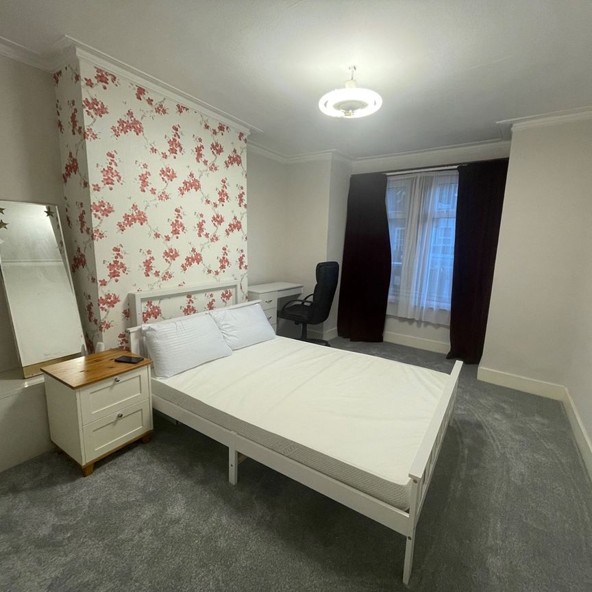 Room in a Shared House, Dartnell Road, CR0 - Photo 1