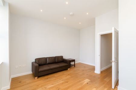 Two Bedroom Flat – Temple Fortune Parade NW11 - Photo 2