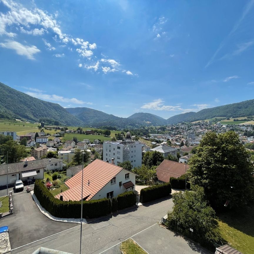 Rent a 3 ½ rooms apartment in Moutier - Photo 1