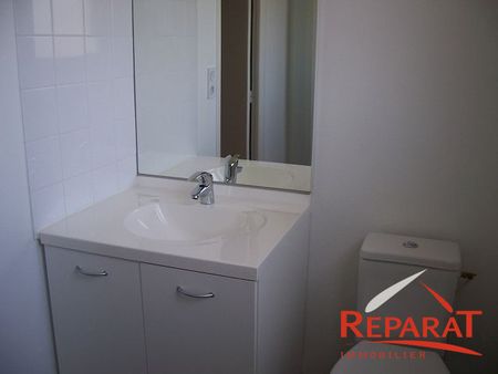 Location Maison 5 pièces 90m² OBJAT 19130 - Photo 2