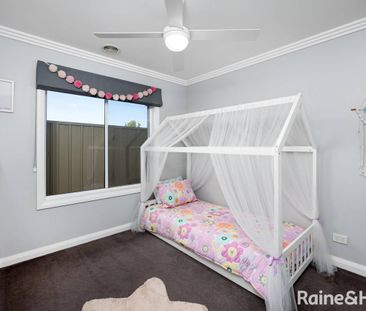 SPACIOUS FOUR-BEDROOM HOME - Photo 4