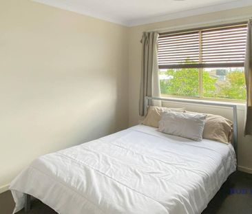 Furnished Three-Bedroom Townhouse in South Dubbo - Photo 2