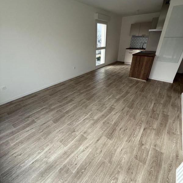 Location Appartement T2 avec terrasse et parking - Photo 1