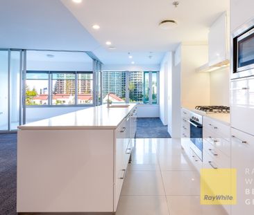 ICONIC Q1 LIVING | ONE BEDROOM + STUDY | SURFERS PARADISE - Photo 5